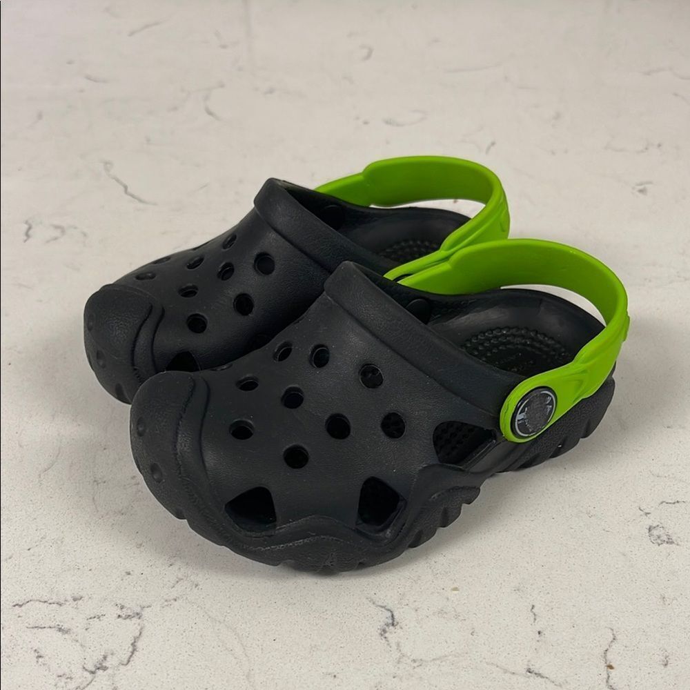 Crocs KIDS' SWIFTWATER™ CLOG Kids Black and Green Clogs Size 6
